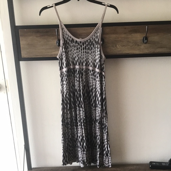 ✔️Generra Spaghetti Strap Keyhole Dress - Picture 4 of 4